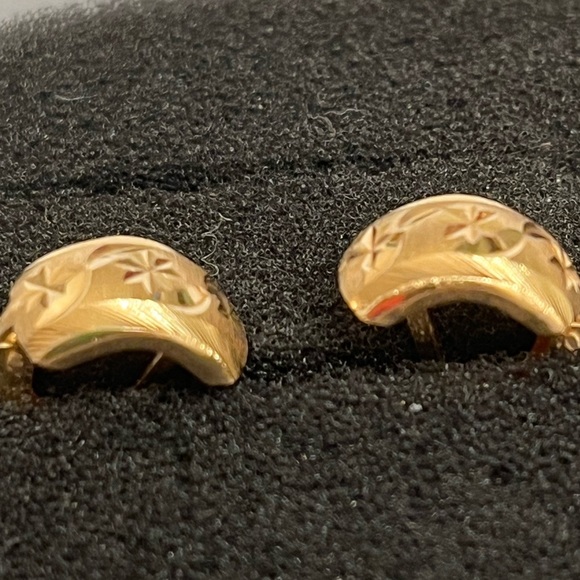 18k hoop earrings engraved with a design - Picture 6 of 8